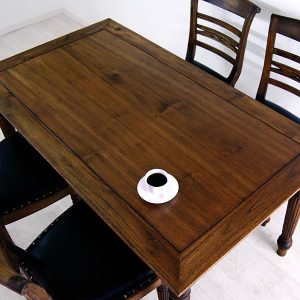 Rafless Dining Table